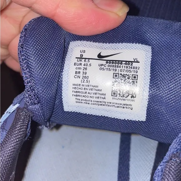 Nike shoes - Picture 6 of 6